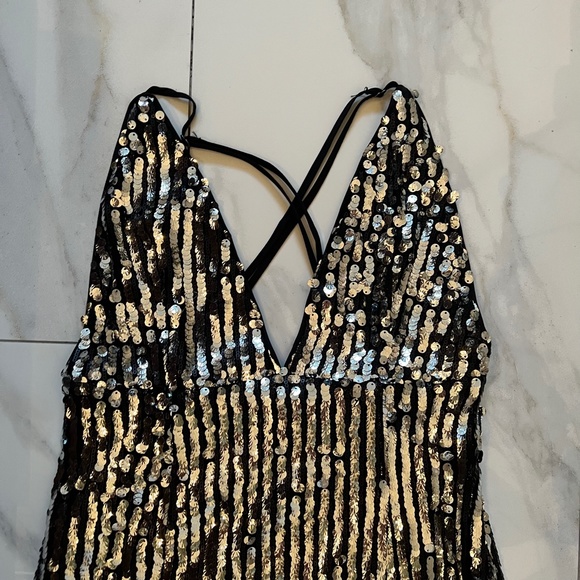 Metallic Sequin Embellished V-neck Strappy Cocktail Mini Cocktail Dress - Picture 5 of 6
